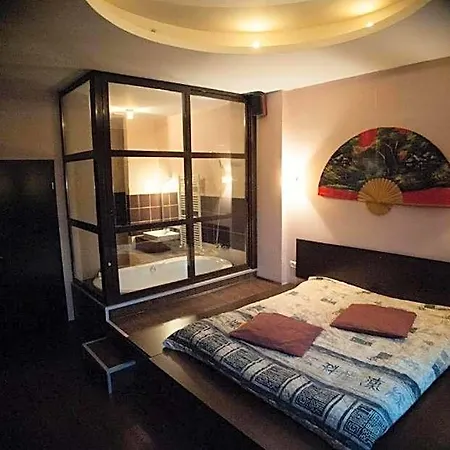 Decentria Hotel