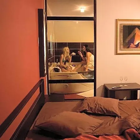 Decentria Hotel